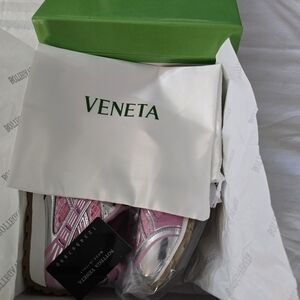 Veneta Pink Sneakers - Metallic Pink Accent